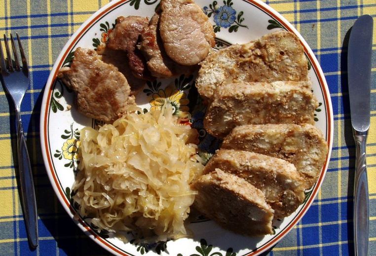 https://eshte-na-zdorovje.ru/cook/photo/European_cuisine/Knedlik.jpg
