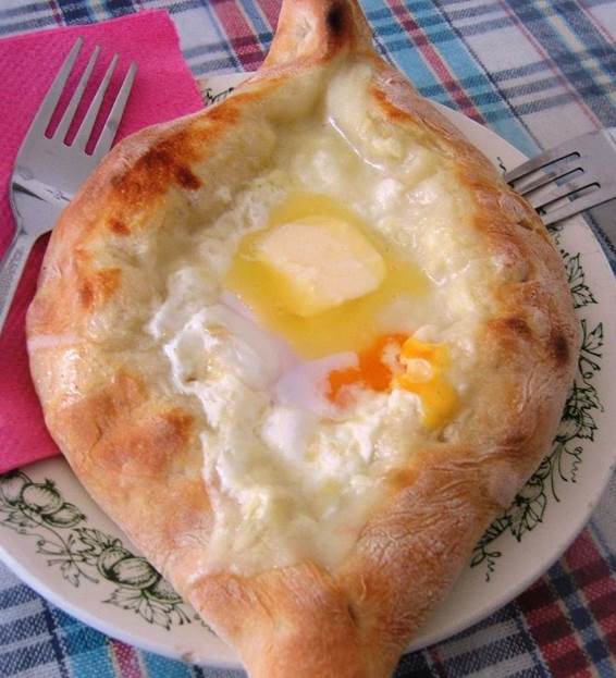 https://eshte-na-zdorovje.ru/cook/photo/European_cuisine/Adjaruli_Khachapuri.jpg