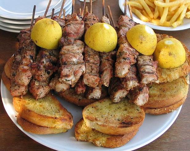 https://eshte-na-zdorovje.ru/cook/photo/European_cuisine/Souvlaki-plate.jpg